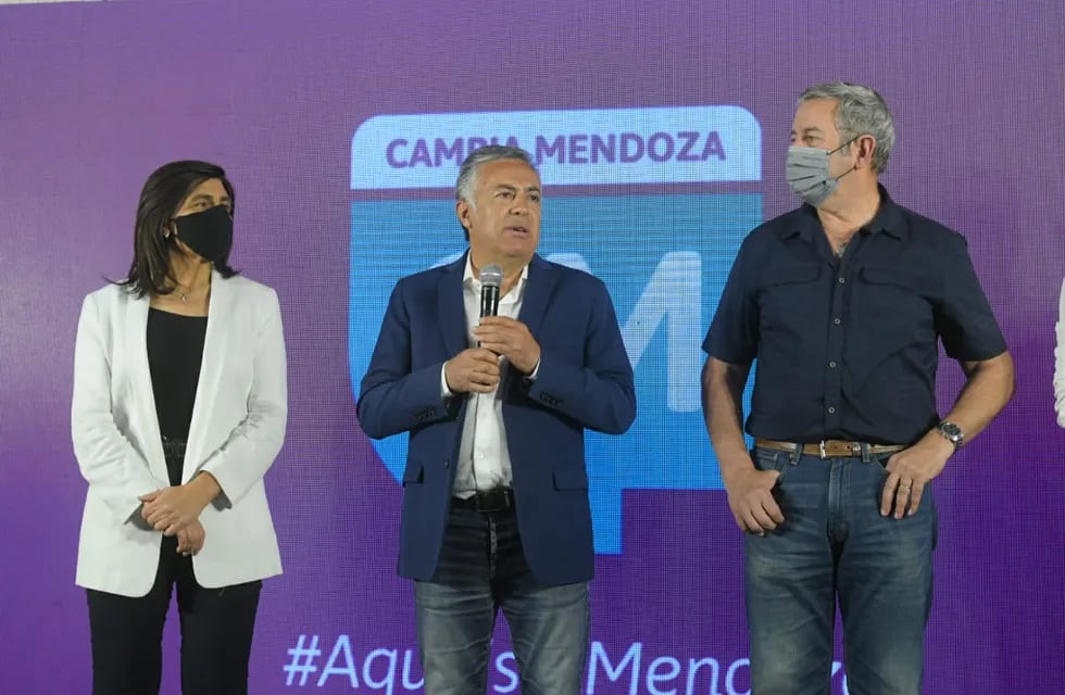 Aún sin resultados oficiales, Alfredo Cornejo salió desde el búnker de Cambia Mendoza a decir que son amplios ganadores.