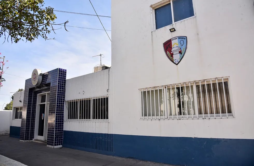 Atacaron la comisaria de barrio San Jorge, en Córdoba.