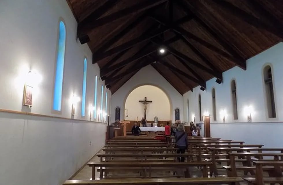 Un grupo de Mapuches tomó una parroquia de El Bolsón, y golpearon a un sacerdote