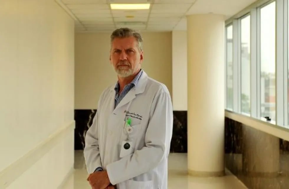 El doctor Eduardo San Román, jefe de terapia Intensiva para adultos del Hospital Italiano (Clarín)
