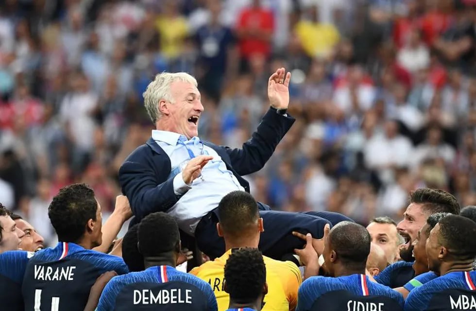 France's coach Didier Deschamps is tossed by players at the end of the Russia 2018 World Cup final football match between France and Croatia at the Luzhniki Stadium in Moscow on July 15, 2018. / AFP PHOTO / FRANCK FIFE / RESTRICTED TO EDITORIAL USE - NO MOBILE PUSH ALERTS/DOWNLOADS