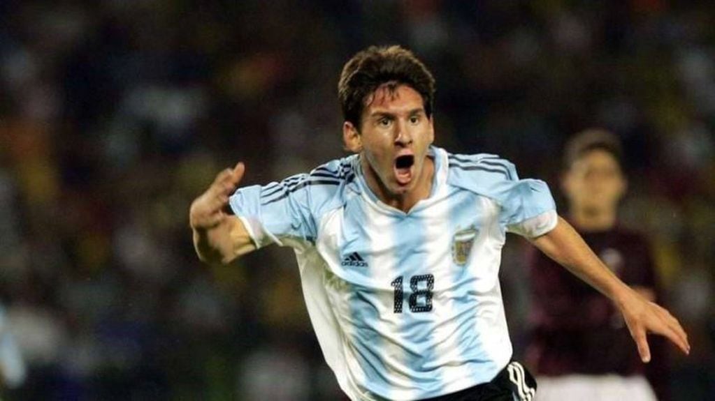 El futbolista en plena competencia en el Sudamericano Sub 20 en Colombia. (Archivo)
