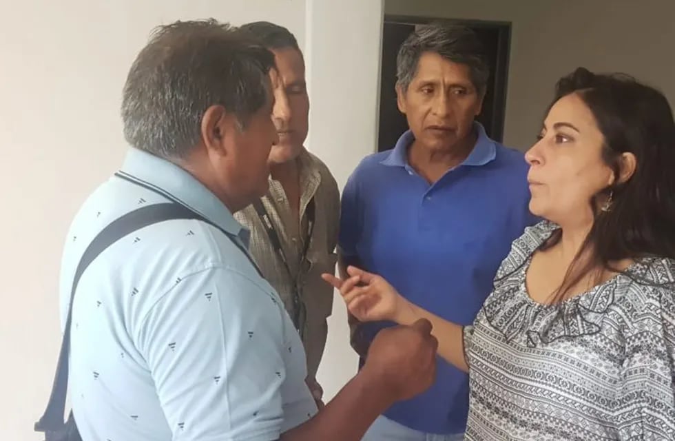 La diputada nacional Carolina Moisés con trabajadores, en Jujuy