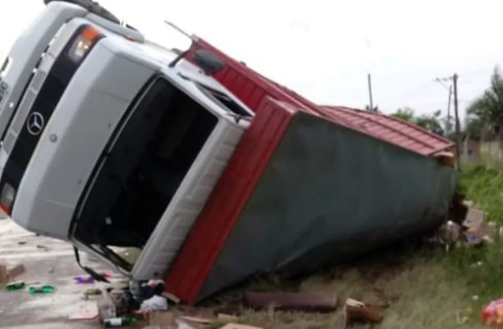 Impresionante choque entre dos camiones en Ruta 16. (Foto: Diario Chaco)