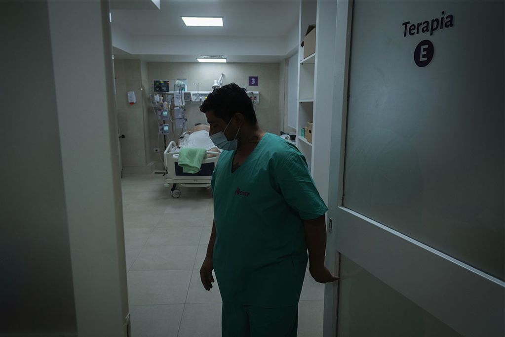 Los casos de internados en terapia intensiva aumentaron en los últimos días. Foto: Ignacio Blanco / Los Andes.

