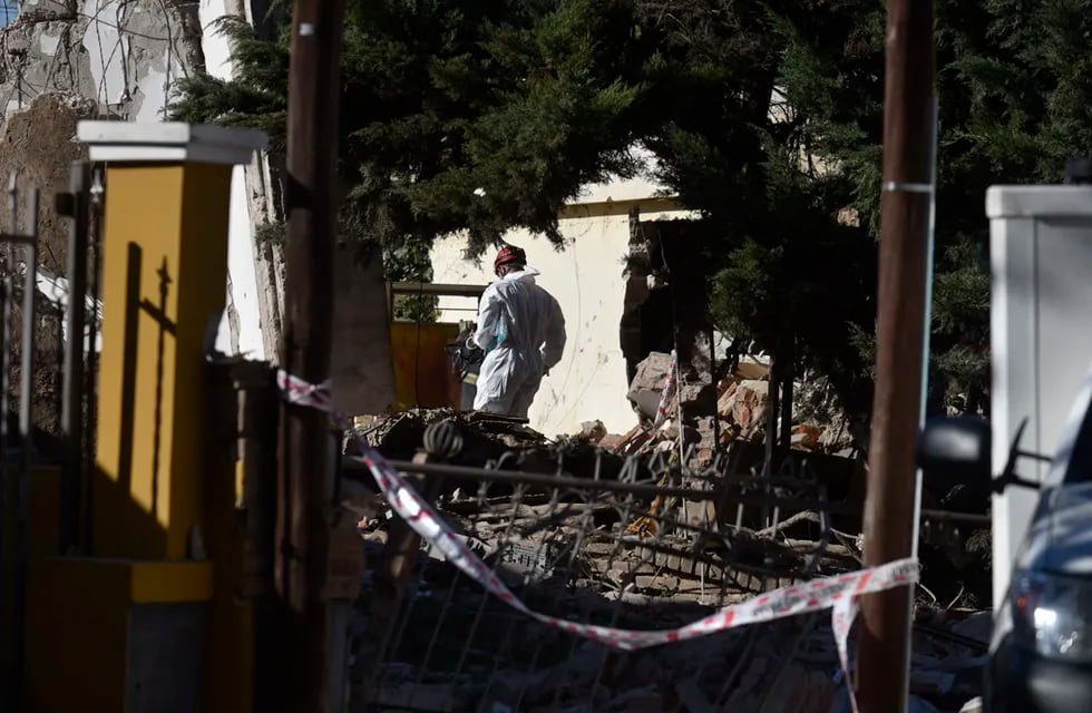 Un hombre de 76 años murió en la madrugada del miércoles en barrio Marqués de Sobremonte de Córdoba Capital al producirse una explosión que destruyó su vivienda. (Ramiro Pereyra)