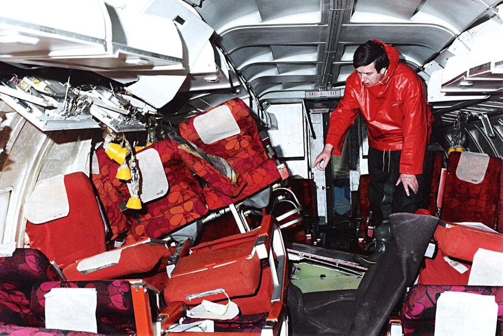 Accidentes Aéreos en Ushuaia - Interior del Boeing luego del accidente.