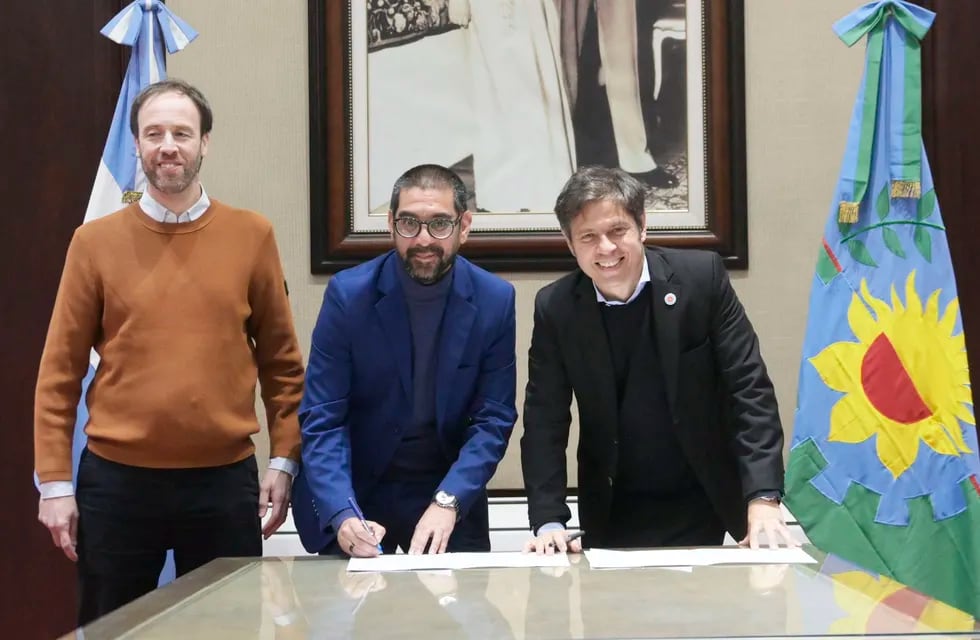 Rodrigo Aristimuño y Axel Kicillof firmaron la segunda cuota del Fondo  de Fortalecimiento Fiscal.