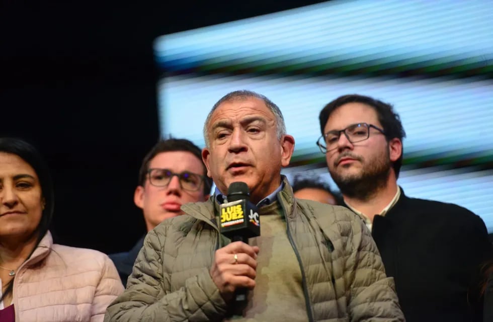 Luis Juez habló desde el búnker de Juntos por Córdoba y criticó a Juan Schiaretti y al oficialismo por las demoras en el resultado de las elecciones (Javier Ferreira).