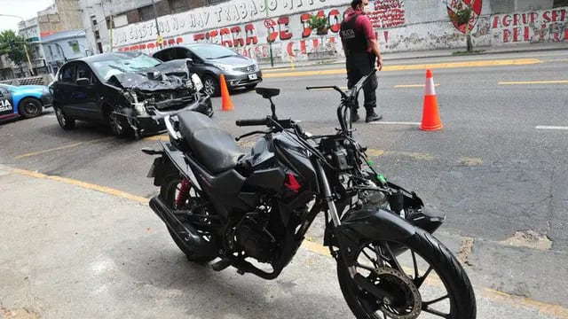 Una joven que conducía una moto falleció en un accidente en La Paternal