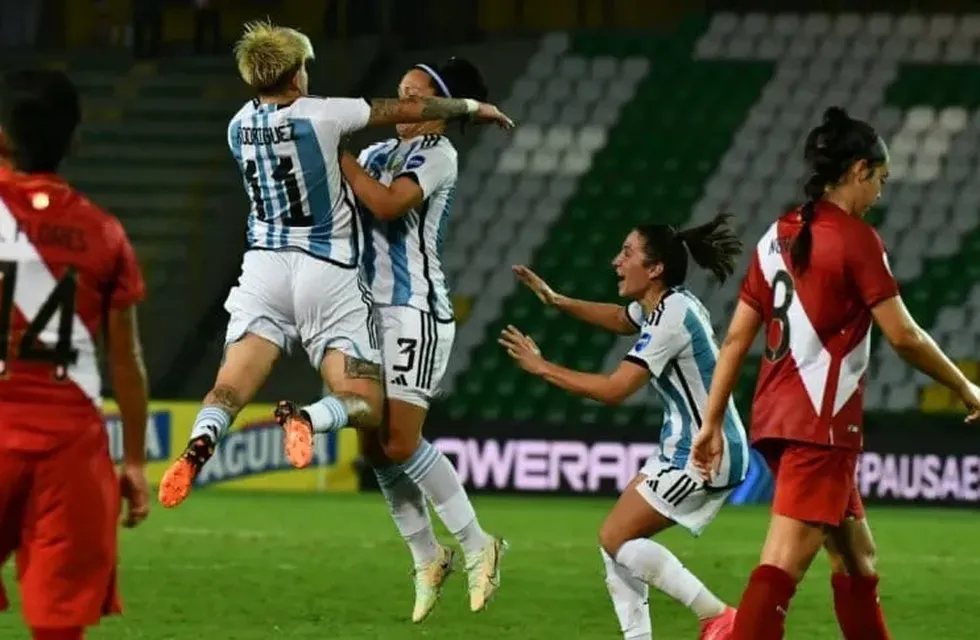 La Selección Argentina femenina se impuso 4 a 0 frente a Perú.