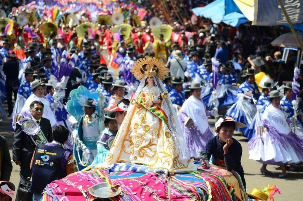 Festividades de la comunidad boliviana por la Virgen de Urkupiña (web)