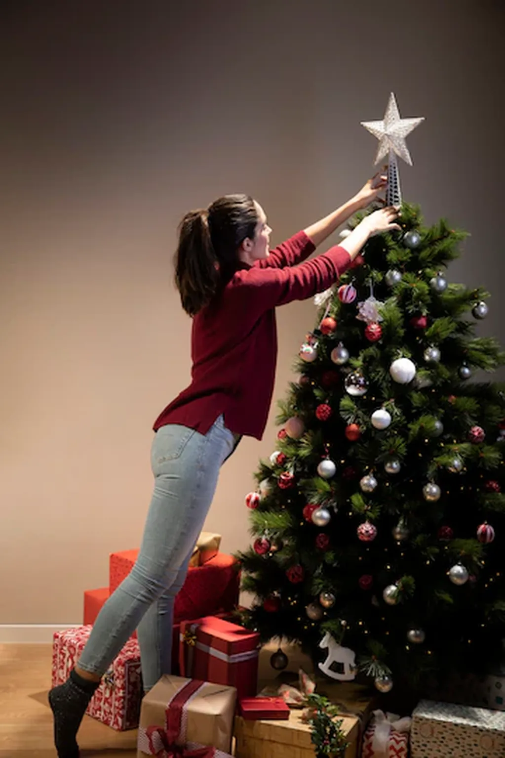Durante las fiestas, el árbol de Navidad es uno de los elementos más tradicionales en la decoración.
