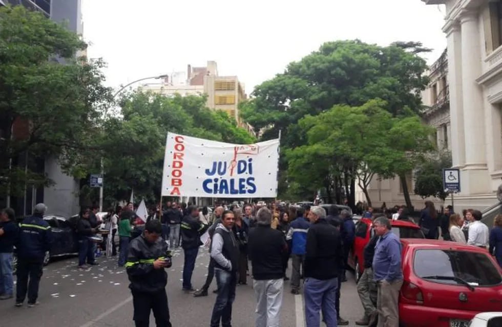 Los empleados judiciales de Córdoba llevaron adelante cortes en distintas dependencias judiciales.