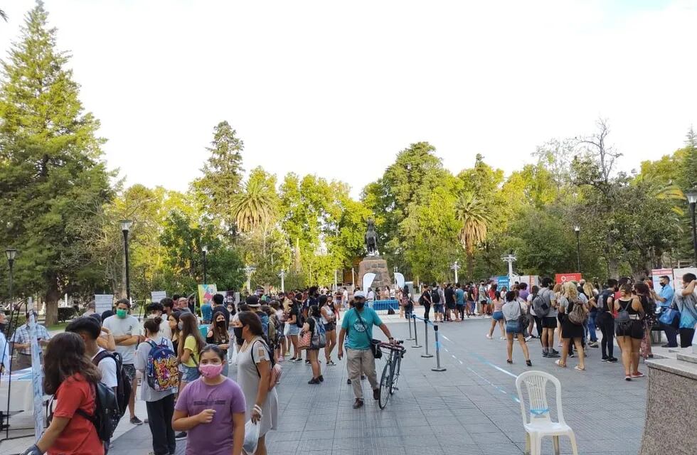 El evento educativo se realizó en la plaza San Martín.