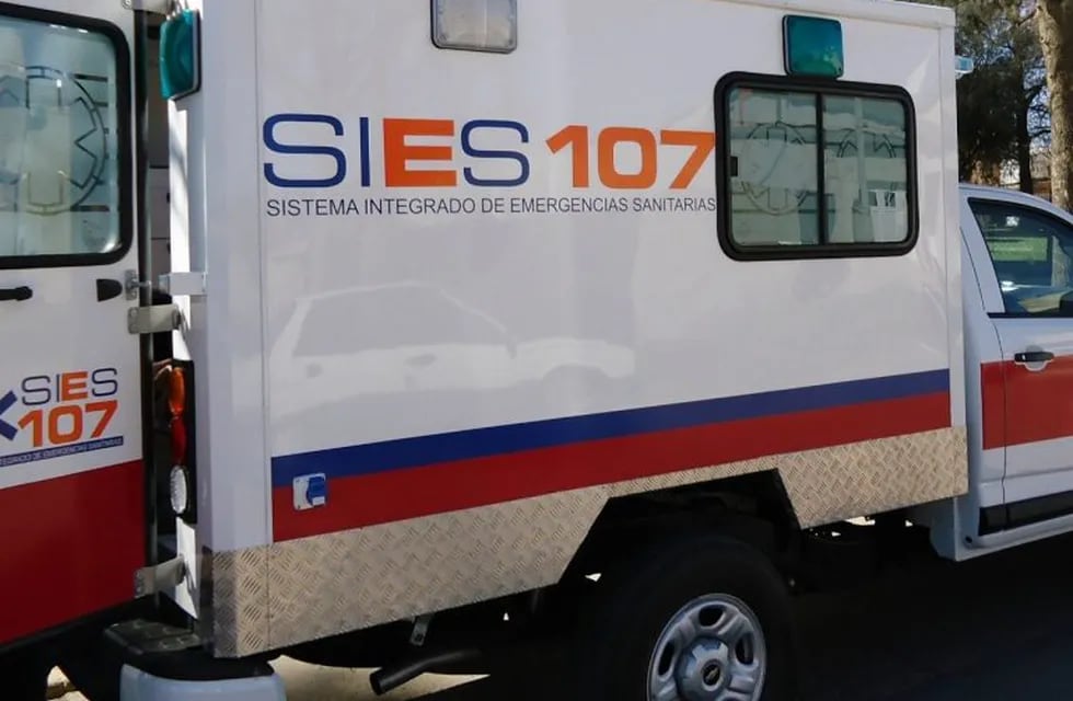 Una ambulancia del SIES acudió al sitio de la emergencia donde se constató que la víctima estaba fallecida. (Archivo)