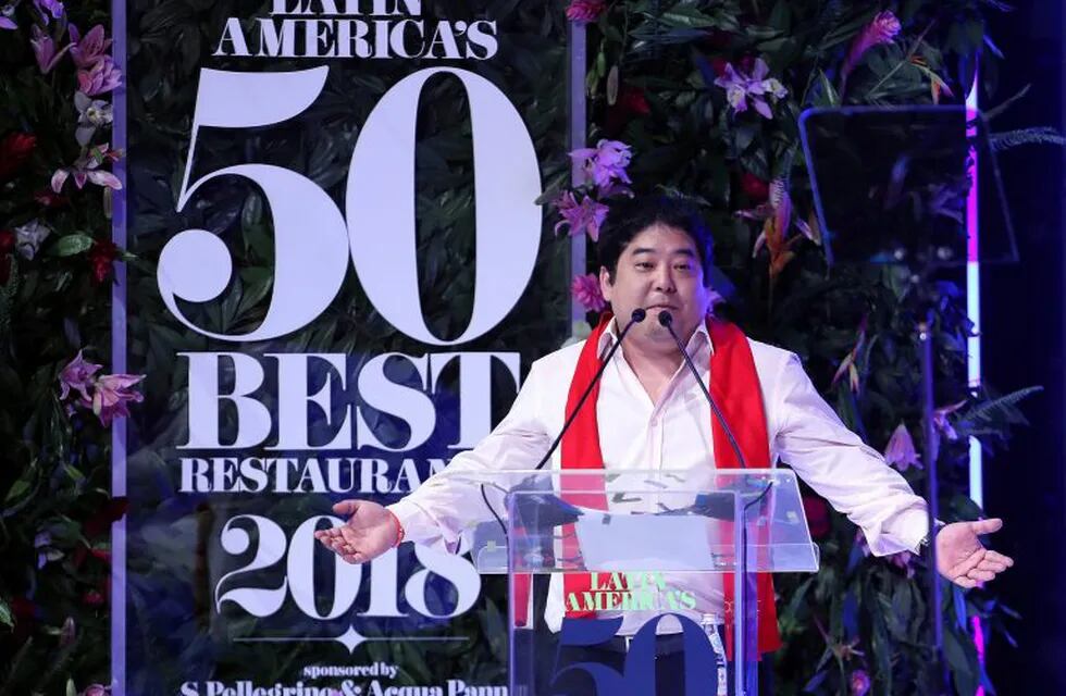 El chef del restaurante peruano Maido, Mitsuharu Tsumura, ercibió el premio al mejor restaurante de América Latina en  2018.