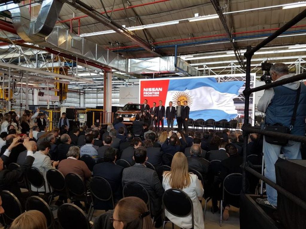Macri en Córdoba, en la inauguración de la producción de las camionetas Nissan en la planta de Renault en Santa Isabel.