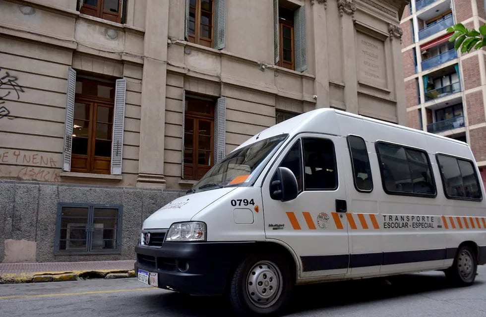Se viene una nueva suba en el precio del transporte escolar en Córdoba. (Ramiro Pereyra / La Voz)