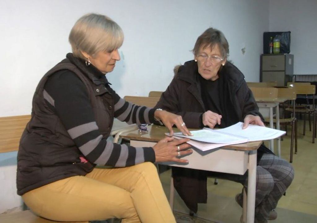 Ana Ribolzi, la mujer de Río Cuarto que con 71 años decidió terminar la secundaria. (Telediario Digital)