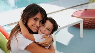 Antonela Roccuzzo y Mateo Messi