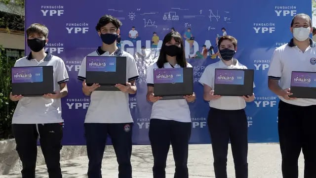 La Fundación YPF donó 510 computadoras a estudiantes de escuelas técnicas mendocinas