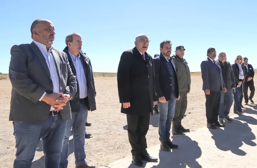 El ministro de Seguridad de Jujuy Guillermo Corro, condujo a las autoridades nacionales en un recorrido por la frontera norte con Bolivia.