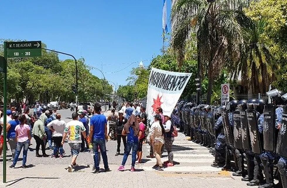 Manifestaciones en Resistencia: dos detenidos y un vehículo secuestrado