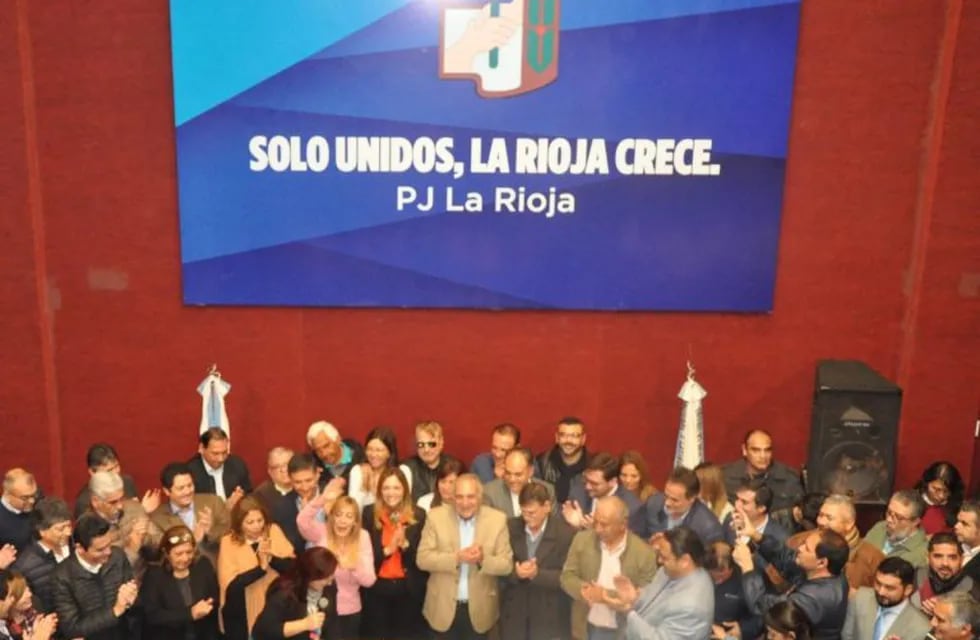 En un multitudinario acto de la dirigencia provincial que se congregó este miércoles en la Casa de Todos, sede del Partido Justicialista, quedó formalmente conformado el Frente Patriótico Riojano.