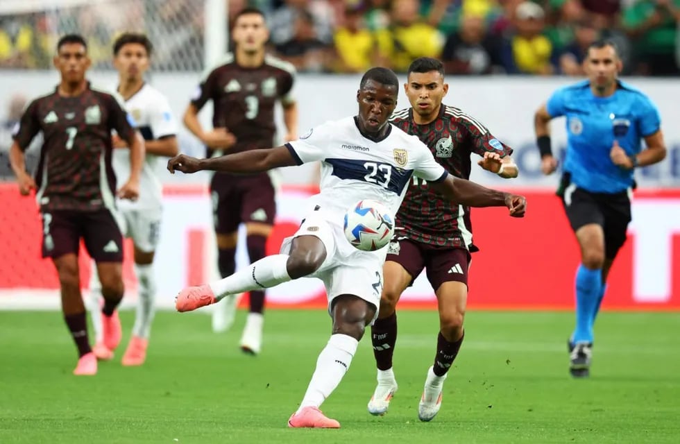 Ecuador sufrió hasta el final pero con el empate 0 a 0 frente a México, clasifció y será rival de Argentina (La Voz).