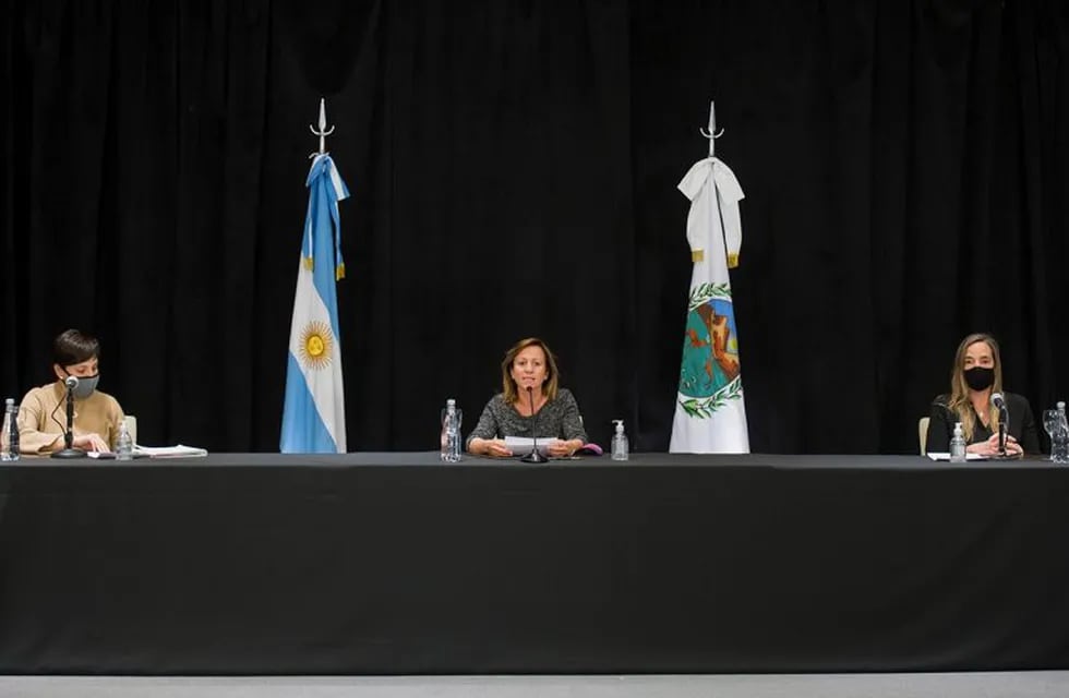 Comité de Crisis de la provincia de San Luis encabezado por la ministra de Salud Silvia Sosa Araujo.
