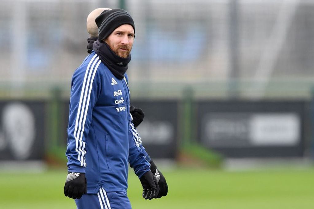 Lionel Messi ya se entrenó con la Selección en Manchester. Foto: AFP.