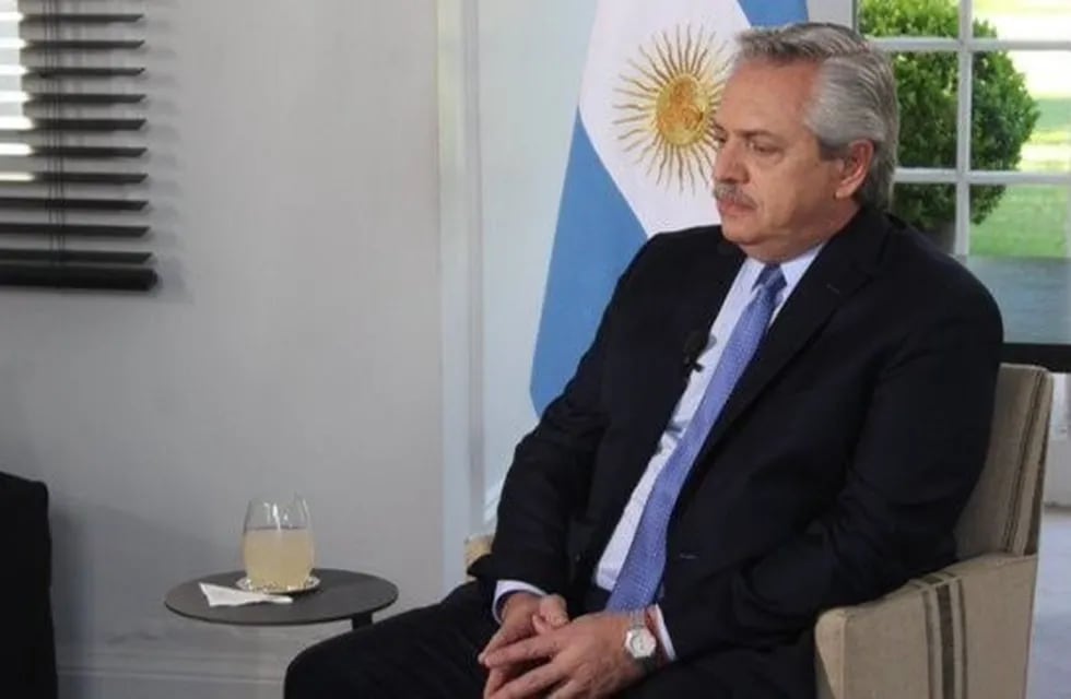 El presidente Alberto Fernández, durante un reportaje para el programa \