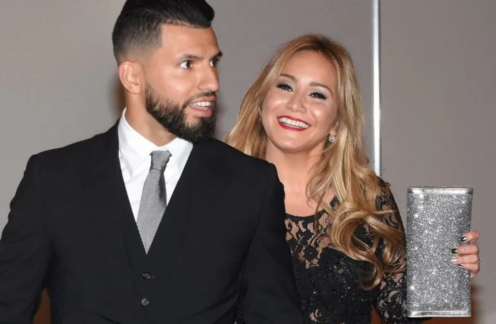 Sergio Agüero y su pareja Karina en la boda de Lionel Messi y Antonela Rocuzzo.