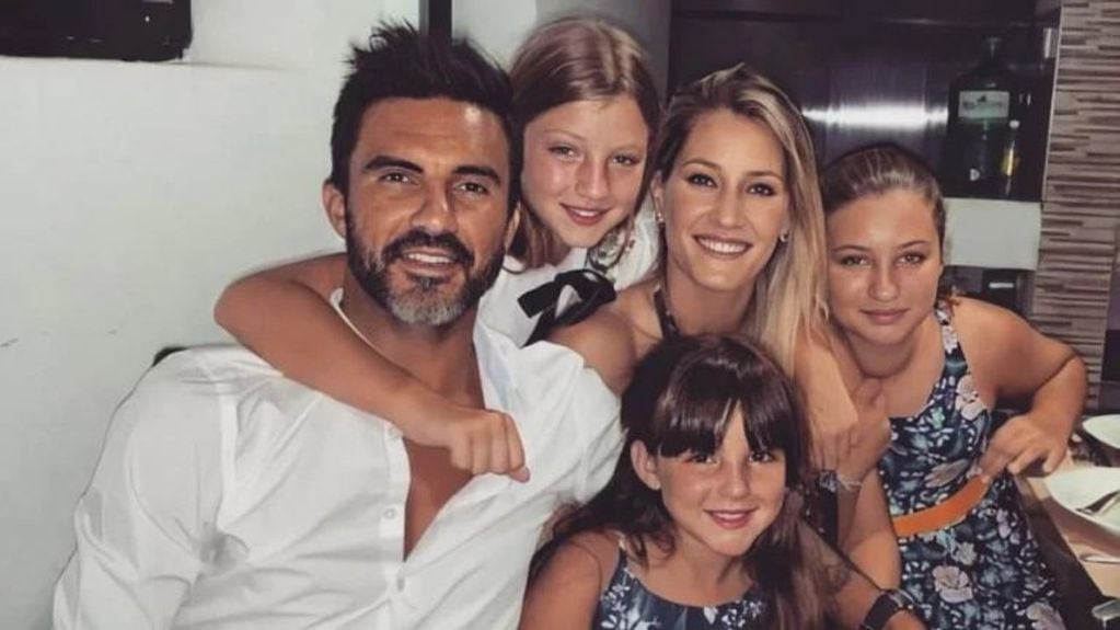 Mica Viciconte, Fabián Cubero y sus hijas pasaron la Navidad en Villa Carlos Paz (Foto: Instagram)