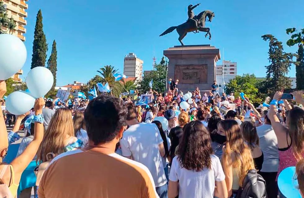 La concentración en la Plaza San Martín de Santa Rosa (Plan B Noticias)