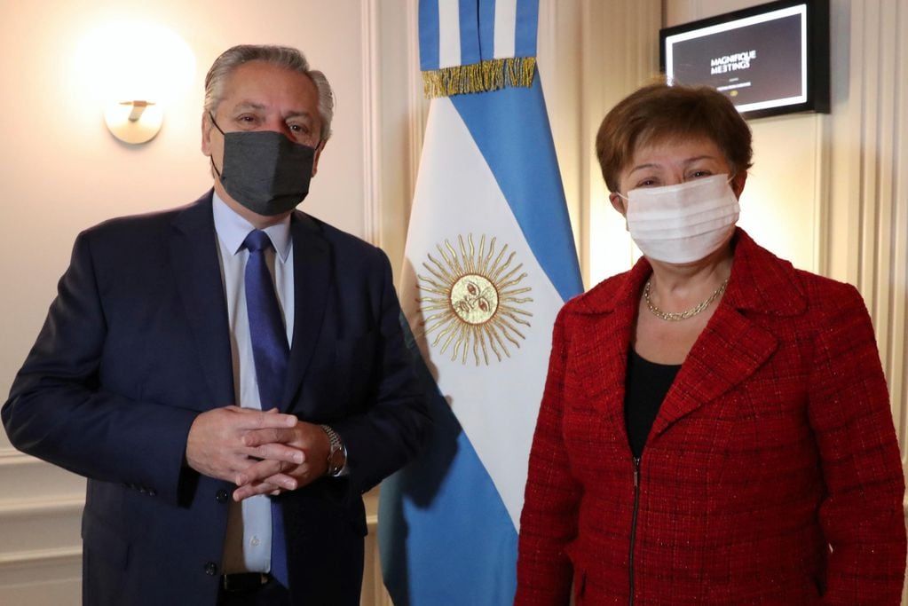 Alberto Fernández y Kristalina Georgieva, gerenta del FMI, en medio de las negociaciones que Argentina mantiene por su deuda.