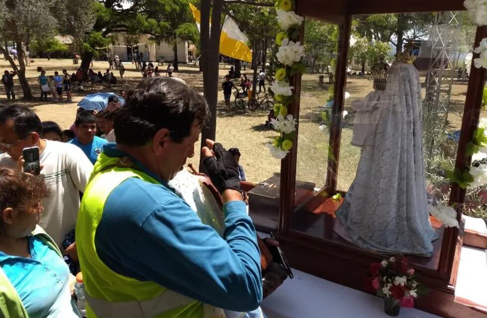 Emoción y devoción de los feligreses al arribar al Santuario de la Virgen del Rosario de Rio Blanco y Paypaya