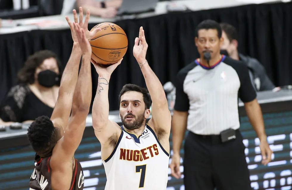 En su primera temporada en la NBA, Facundo Campazzo se clasificó junto a Denver Nuggets a semifinales de la Conferencia Oeste.