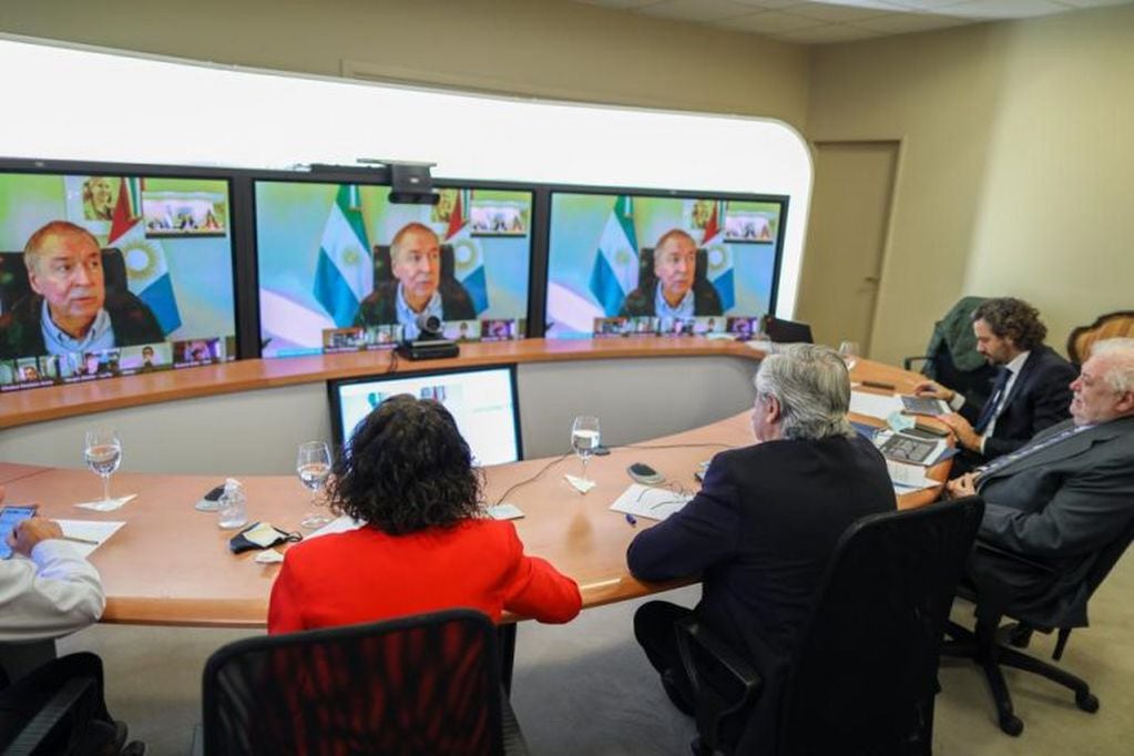 El presidente Alberto Fernández, durante la videoconferencia con gobernadores provinciales antes de extender la cuarentena obligatoria hasta el 21 de junio. (Presidencia)