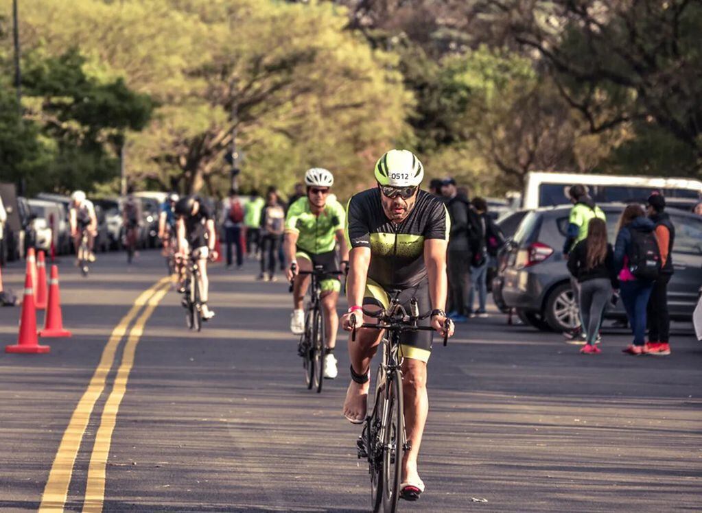 Con la presencia de 1200 triatletas, comenzó la temporada de carreras Ironman en la Argentina.