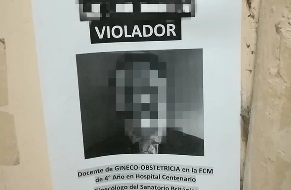 Los pasillos de la facultad de Medicina y el Hospital Centenario aparecieron tapizados de afiches contra un presunto docente abusador. (@cuentalofcm)