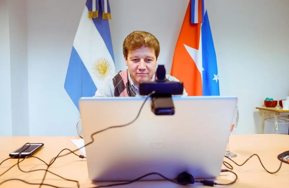 Melella en videoconferencia con Alberto Fernández.