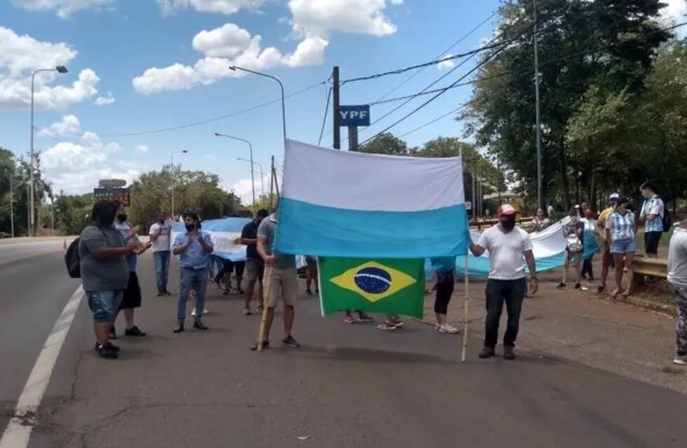 Puerto Iguazú: escasa convocatoria a la marcha por la reapertura del Puente Internacional Tancredo Neves