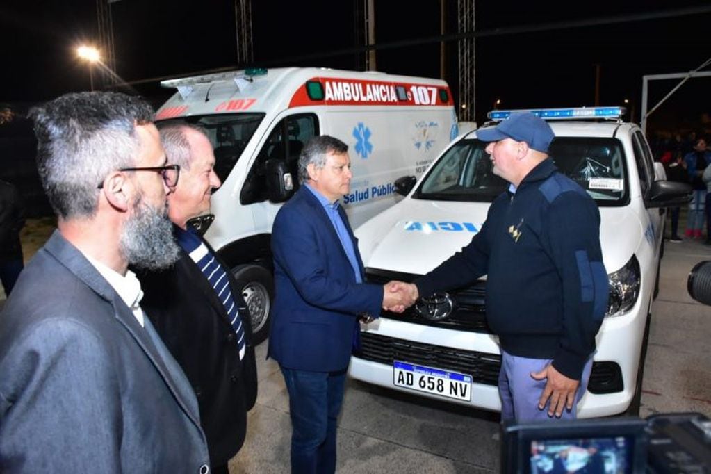 El gobernador inauguró obras y entregó una ambulancia y patrullero en La Clotilde. (Prensa Gobierno del Chaco)