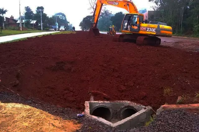 Oberá: avanza la ejecución de obras de pavimentación e instalaciones de cañería pluvial