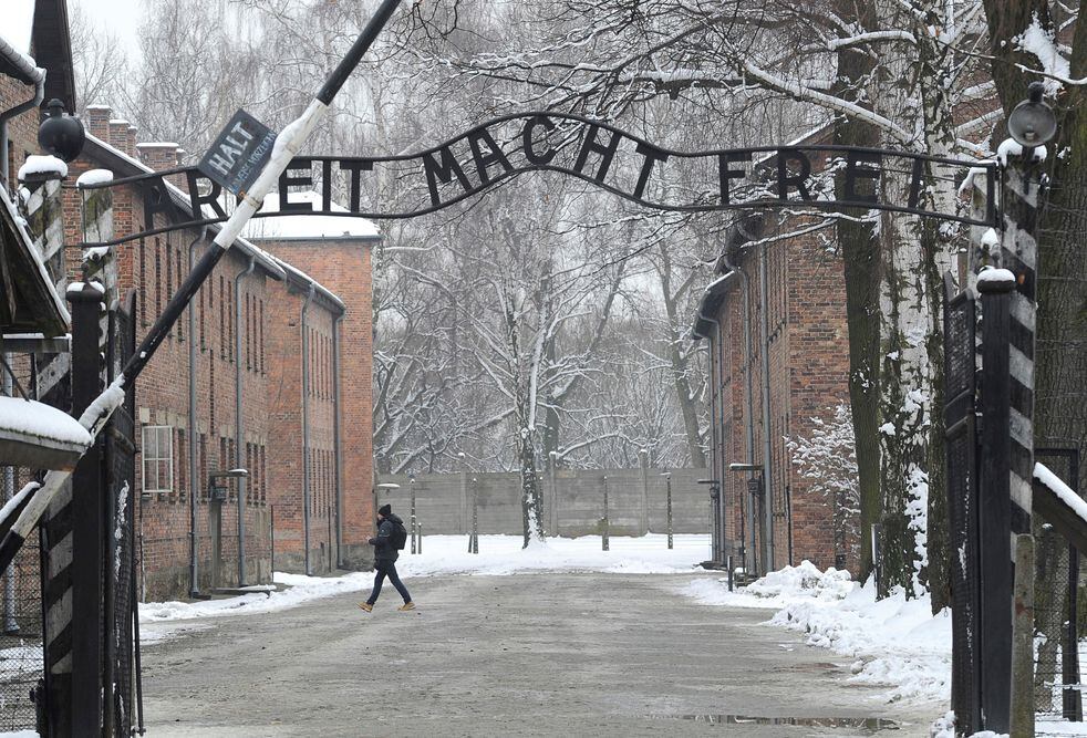 Polonia desata la indignación de Israel al aprobar una polémica ley sobre el Holocausto