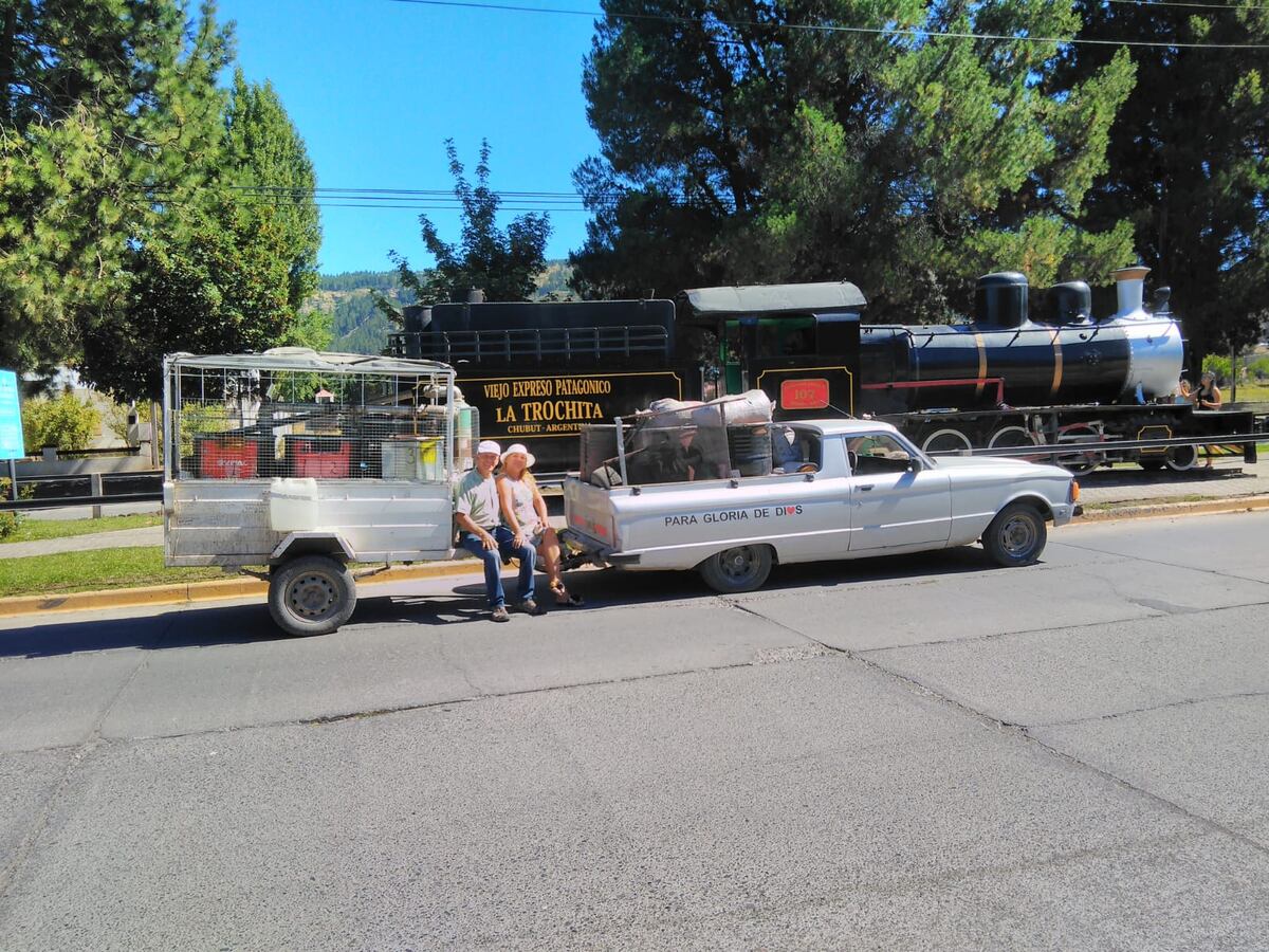 Edmundo junto a Fabiola, en su viaje de casi 6 mil kilómetros.