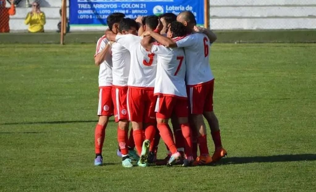 Goleó Huracán y es el único puntero en la liga de Tres Arroyos