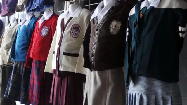 Vuelta a clases 2024: cuánto puede costar el uniforme escolar de tus hijos.